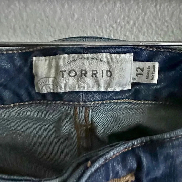 TORRID | Distressed Boyfriend Jeans High Rise Medium Wash | Size 12 - Picture 3 of 9